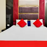 Hotel Double Rr - 2 Mins From Railway Station , And 4 Mins From R K Ashram Marg Metro Station , And 1 Km From Connaught Place - The 4 Star Ambience Newly Built