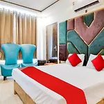 Hotel Double Rr - 2 Mins From Railway Station , And 4 Mins From R K Ashram Marg Metro Station , And 1 Km From Connaught Place - The 4 Star Ambience Newly Built