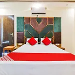 Hotel Double Rr - 2 Mins From Railway Station , And 4 Mins From R K Ashram Marg Metro Station , And 1 Km From Connaught Place - The 4 Star Ambience Newly Built