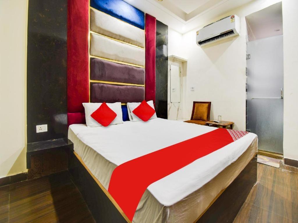 Hotel Double Rr - 2 Mins From Railway Station , And 4 Mins From R K Ashram Marg Metro Station , And 1 Km From Connaught Place - The 4 Star Ambience Newly Built