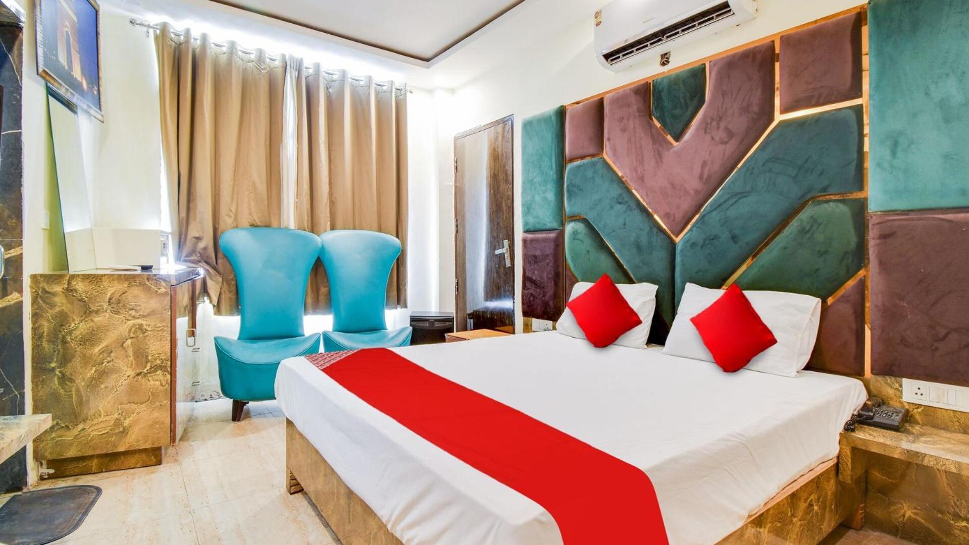Double Rr - 2 Mins From Railway Station , And 4 Mins From R K Ashram Marg Metro Station , And 1 Km From Connaught Place - The 4 Star Ambience Newly Built Hotel