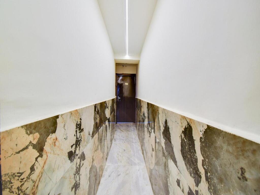 Double Rr - 2 Mins From Railway Station , And 4 Mins From R K Ashram Marg Metro Station , And 1 Km From Connaught Place - The 4 Star Ambience Newly Built Hotel