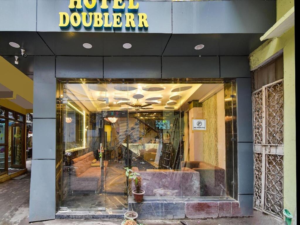 Hotel Double Rr - 2 Mins From Railway Station , And 4 Mins From R K Ashram Marg Metro Station , And 1 Km From Connaught Place - The 4 Star Ambience Newly Built New Delhi